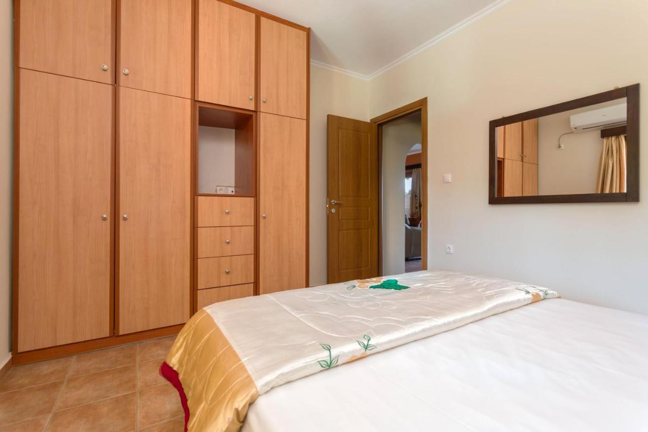 Venetico Beachfront & - 2 Bedroom Sea View Apartment Argassi