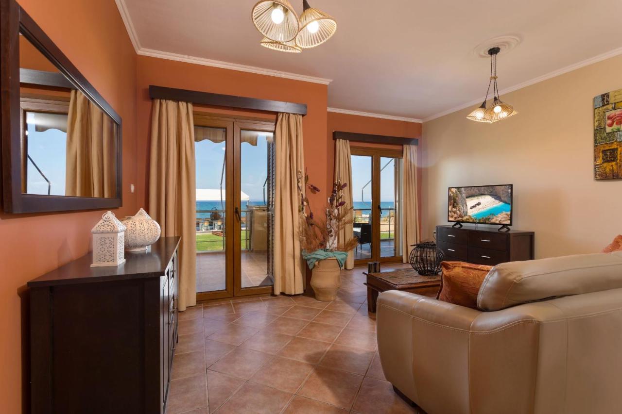 Venetico Beachfront & - 2 Bedroom Sea View Apartment Argassi