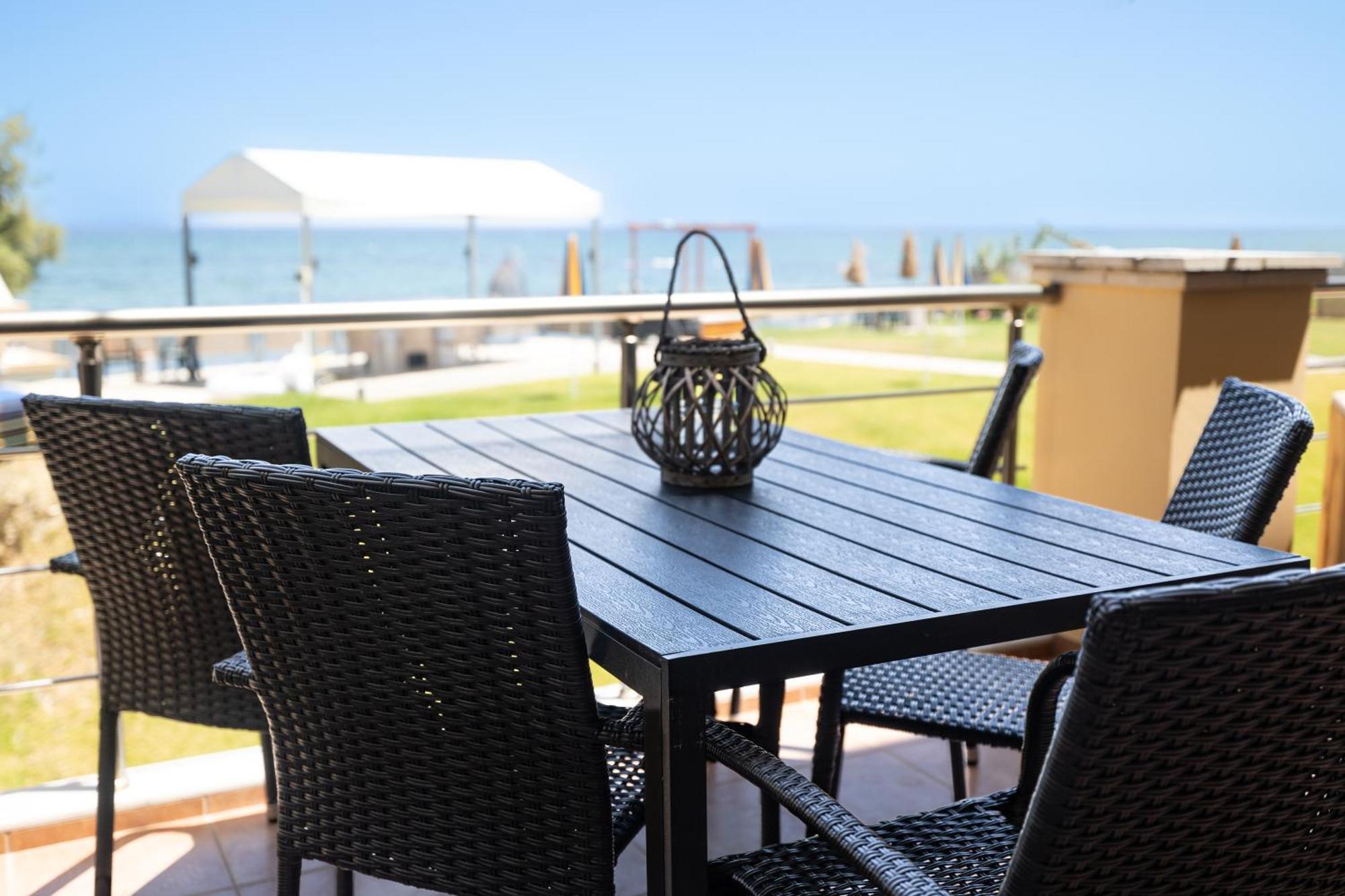 Venetico Beachfront & - Sea View *